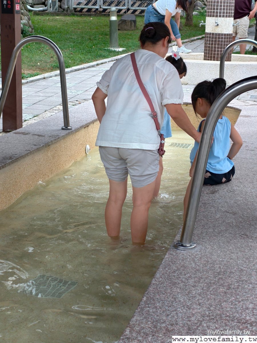 羅浮溫泉泡腳池